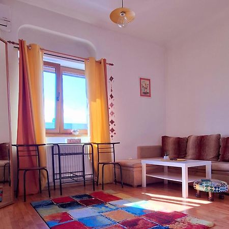 Super Central - Lovely One-Bedroom Apartment On Victoriei Avenue Bucarest Esterno foto