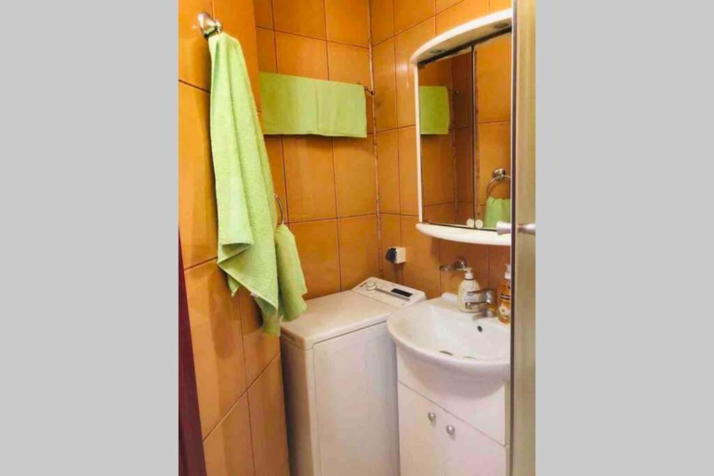Super Central - Lovely One-Bedroom Apartment On Victoriei Avenue Bucarest Esterno foto